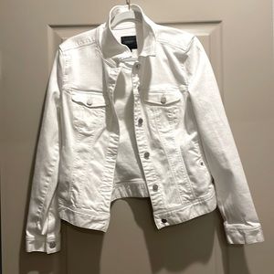 Xl white Jean Jacket never worn !